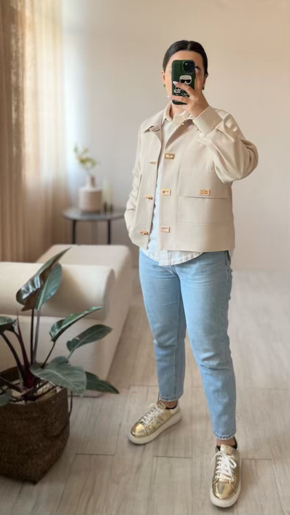 مانتو قفل نمای جلو