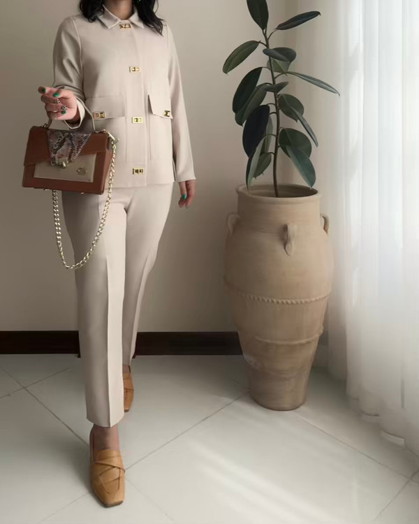 مانتو قفل نمای جلو