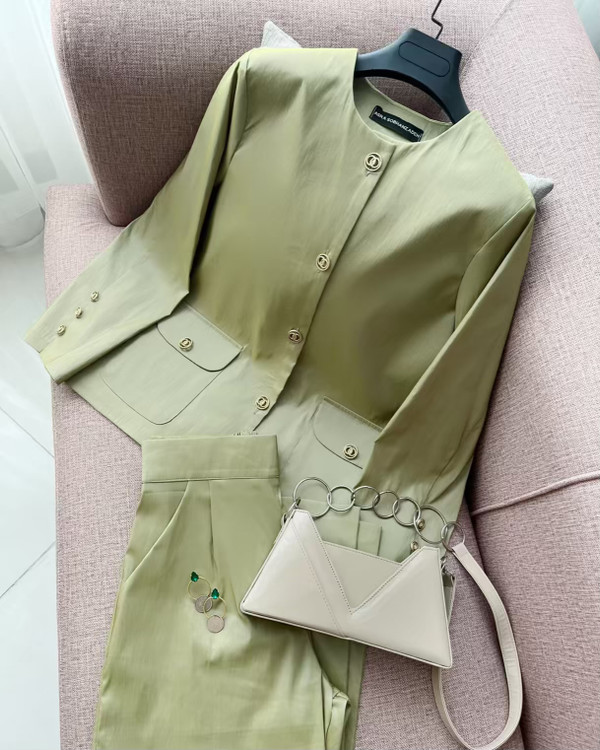 کت و شلوار تافته نمای پشت