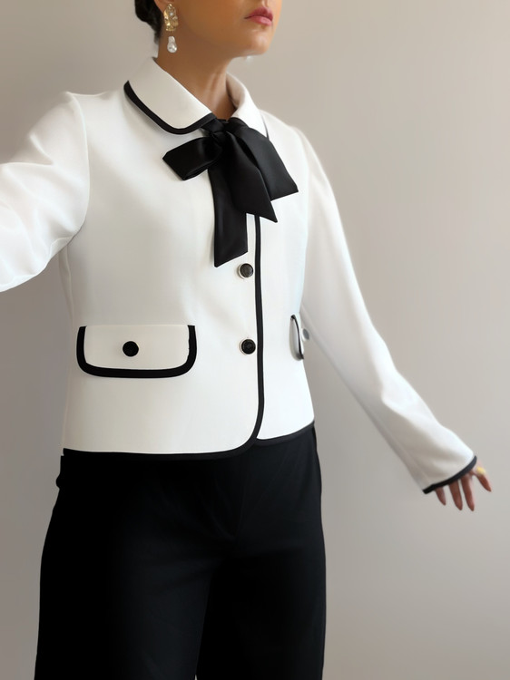 کت یقه ب ب نمای پشت