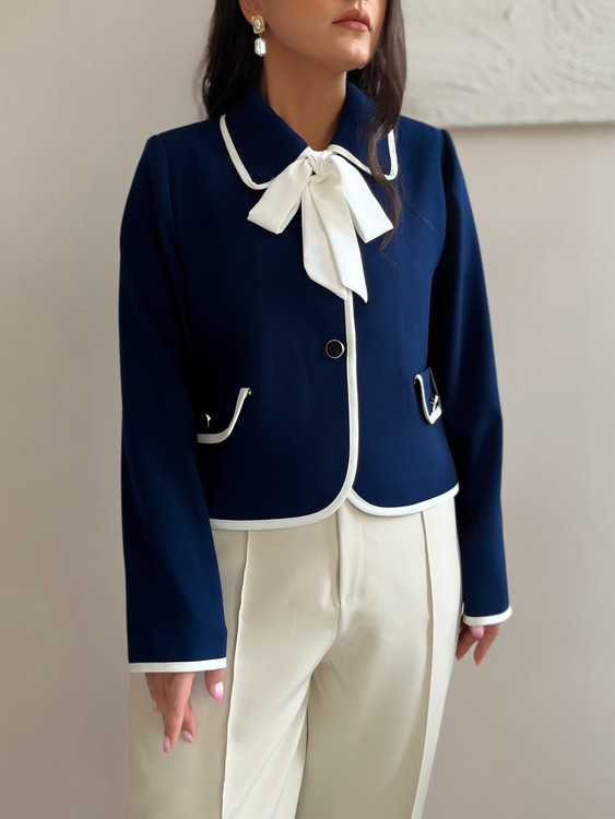 کت یقه ب ب جزئیات