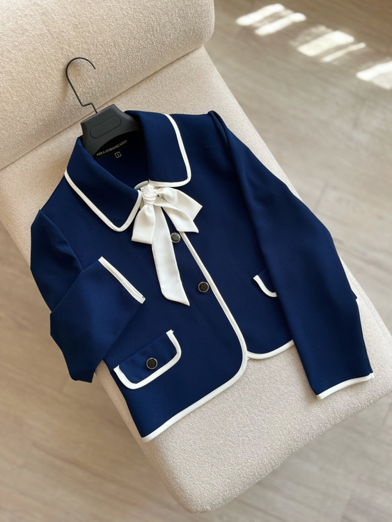 کت یقه ب ب نمای کنار